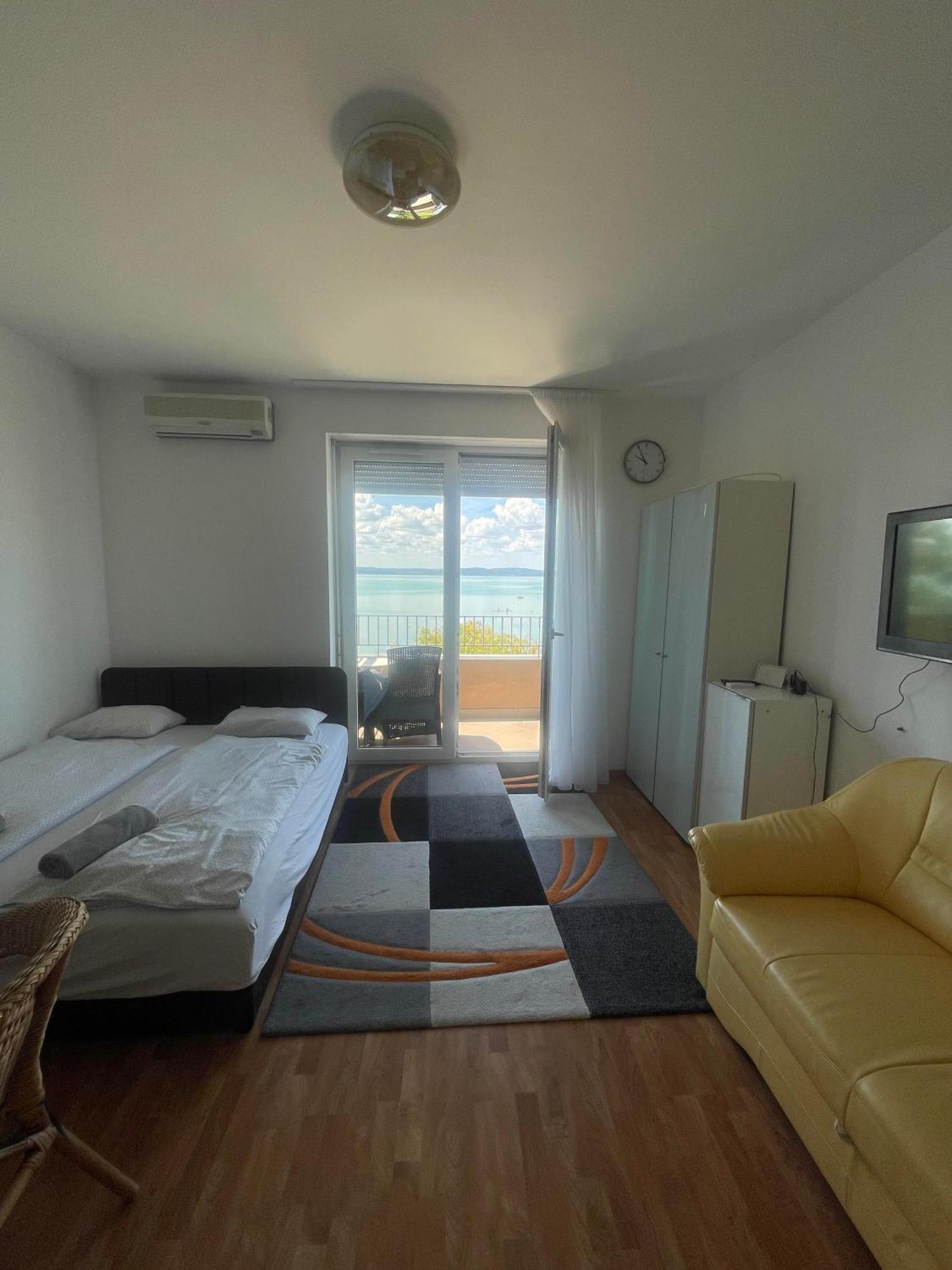 Club218 Holiday Apartman Siófok Exterior foto